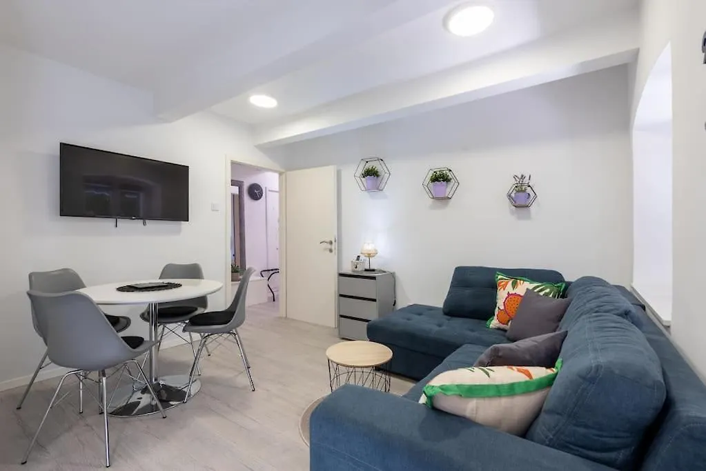 Garden Oasis City Center Apartment Fiume